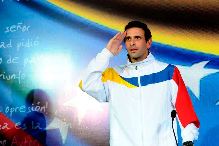 Capriles se excusa con familia de Chávez y reta a debate a Maduro