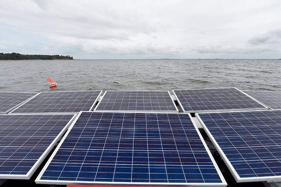 Brasil busca remediar "crimen ambiental" en la Amazonía con paneles solares