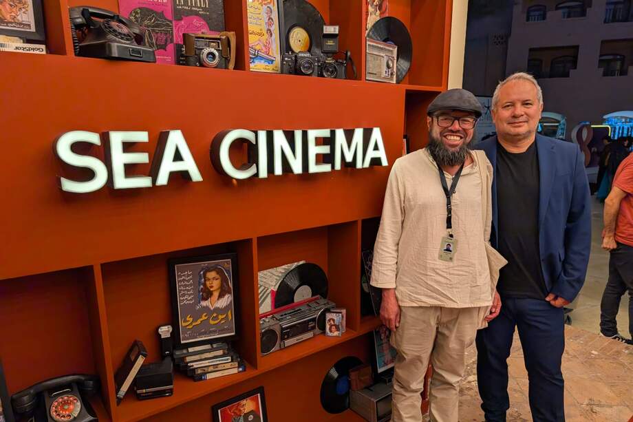 Ubeimar Ríos, protagonista de "Un poeta", y Manuel Ruiz, productor de la película, en el Festival de El Gouna, en Egipto.