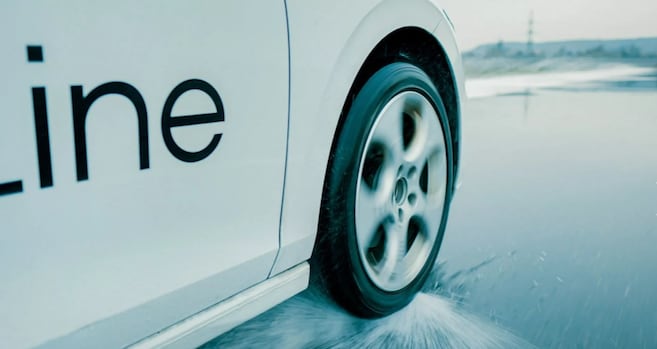 ¿Qué hacer si el carro entra en aquaplaning?