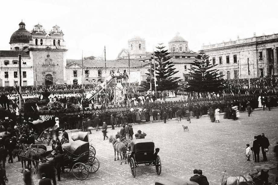 Imagen de la Plaza de Bolívar rescatada en la Urna Bicentenaria, que fue abierta hace dos años en la ciudad. / Archivo Distrital