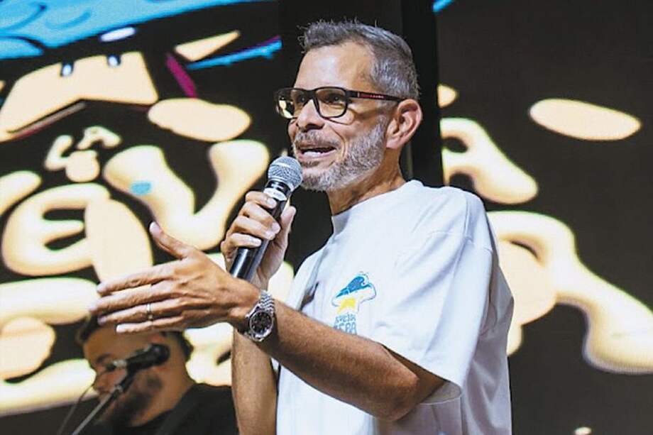 Christian Maldonado, conocido artísticamente como Master Chris, es uno de los productores urbanos más importantes de esta industria.