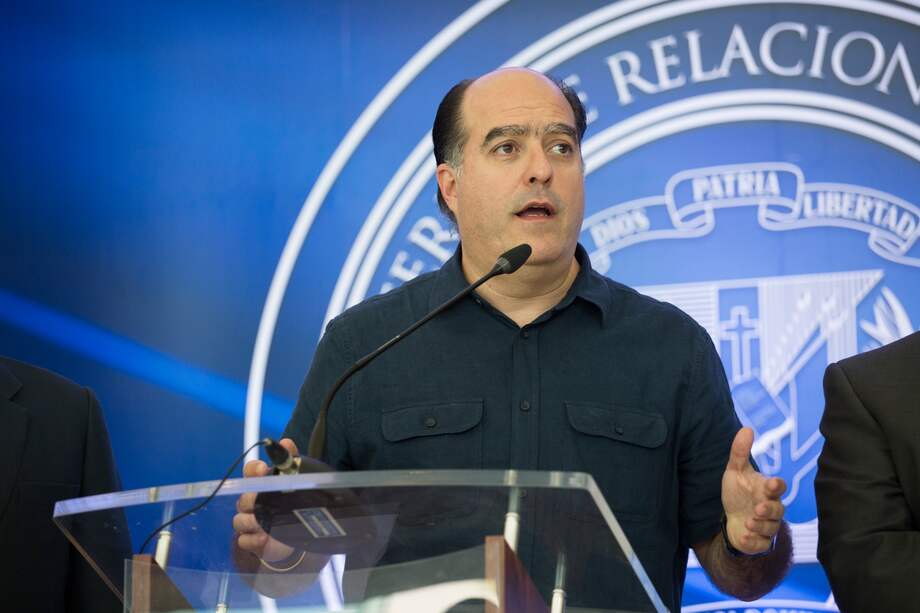 Julio Borges, portavoz de la oposición venezolana en estas conversaciones. / AFP