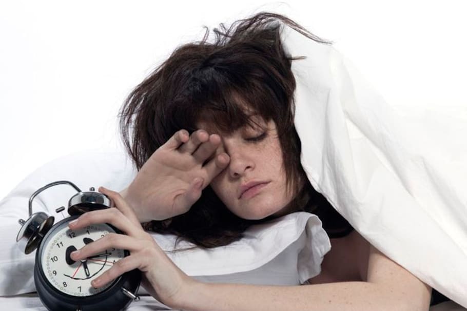 Que madrugar no se vuelva una pesadilla. Aplica estos 11 tips que seguro ayudarán crear un hábito sin esfuerzo y levantarte temprano.