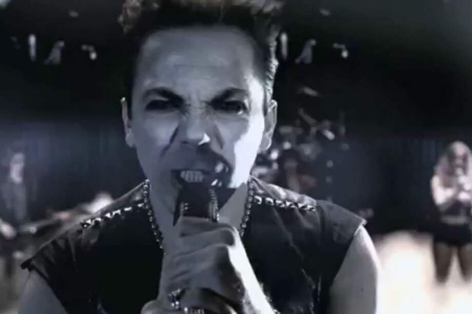 Cristian Castro lanzó su primera canción de metal