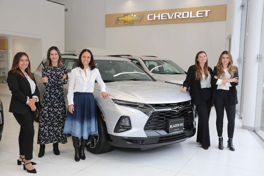 De izquierda a derecha: Carolina Ramírez, directora Costumer Experience Suramérica; Paola Corzo, gerente Costumer Experience Suramérica (habla hispana); Diana Reynoso, Content Marketing Manager; Paola Serrano, gerente GMISCO, y Ángela Coloma, gerente de Gobierno para Colombia y Comunicaciones para Colombia, Ecuador, Chile y Perú.