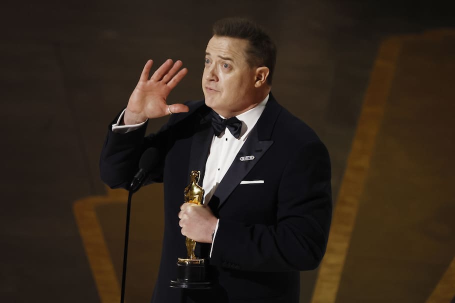 Hollywood (United States), 13/03/2023.- Brendan Fraser after winning the Oscar for Best Actor for 'The Whale' during the 95th annual Academy Awards ceremony at the Dolby Theatre in Hollywood, Los Angeles, California, USA, 12 March 2023. The Oscars are presented for outstanding individual or collective efforts in filmmaking in 24 categories. (Estados Unidos) EFE/EPA/ETIENNE LAURENT