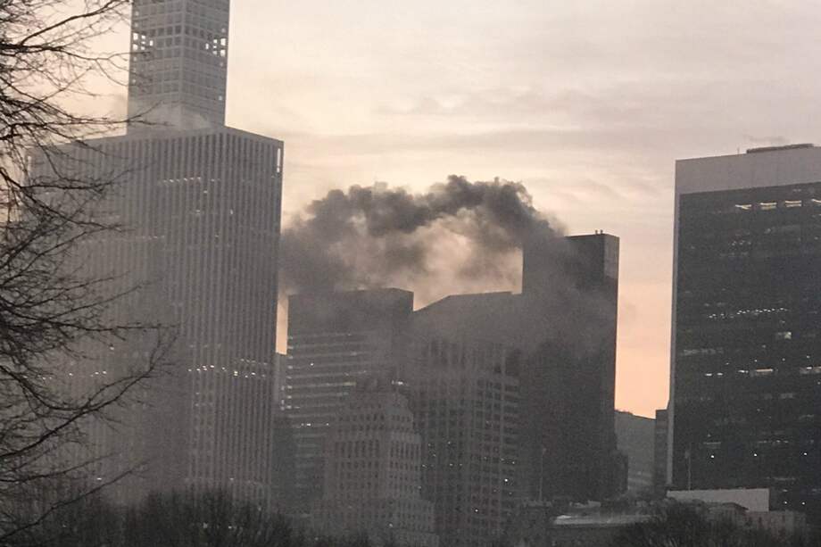 Imagen del incendio en la Torre Trump. / AFP PHOTO / TWITTER / Susan D. BALL