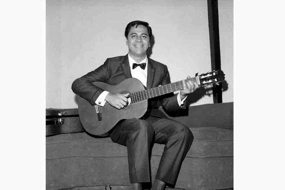 Lucho Gatica es considerado el mejor intérprete del bolero ‘No me platiques’. Aquí a finales de los años 60. / EFE
