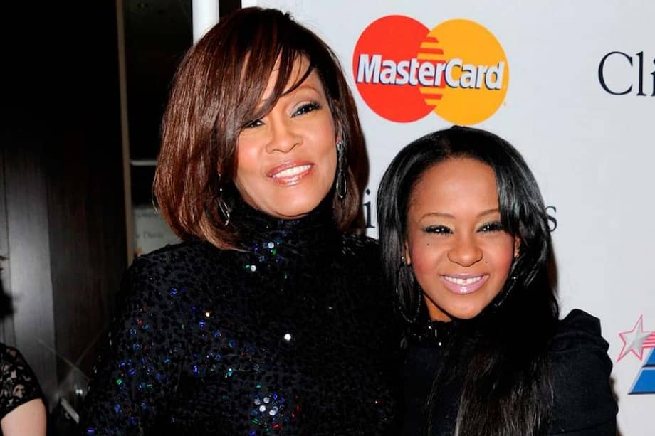 Whitney Houston y su hija Bobbi Kristina Brown. / Bang Showbiz