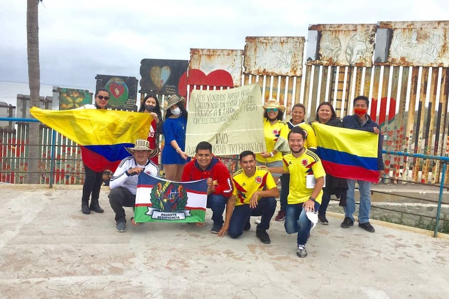 “Colombia estamos contigo (...) Gracias por todos los que están luchando en Colombia a favor de la justicia social”, fueron algunas de las frases de los colombianos en Tijuana (México) que protestaron este domingo 2 de mayo.