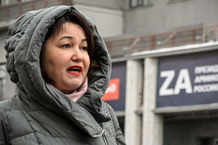 Olga Tsoukanova, madre de un joven que actualmente está haciendo su servicio militar, exige explicaciones sobre la guerra.