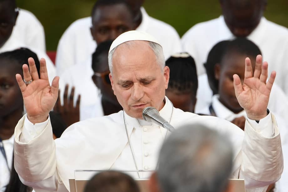 El papa León XIV envió una primera ayuda de 100.000 euros para los afectados del terremoto de Colombia (Photo by Isabella BONOTTO / AFP)