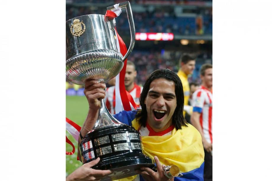 Así celebra Falcao el octavo título que consigue desde que juega en Europa. Foto: EFE
