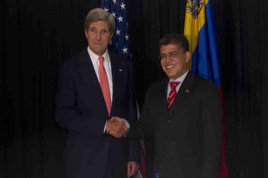 John Kerry, secretario de Estado de EE.UU., junto al canciller venezolano, Elías Jaua, en Guatemala. / EFE