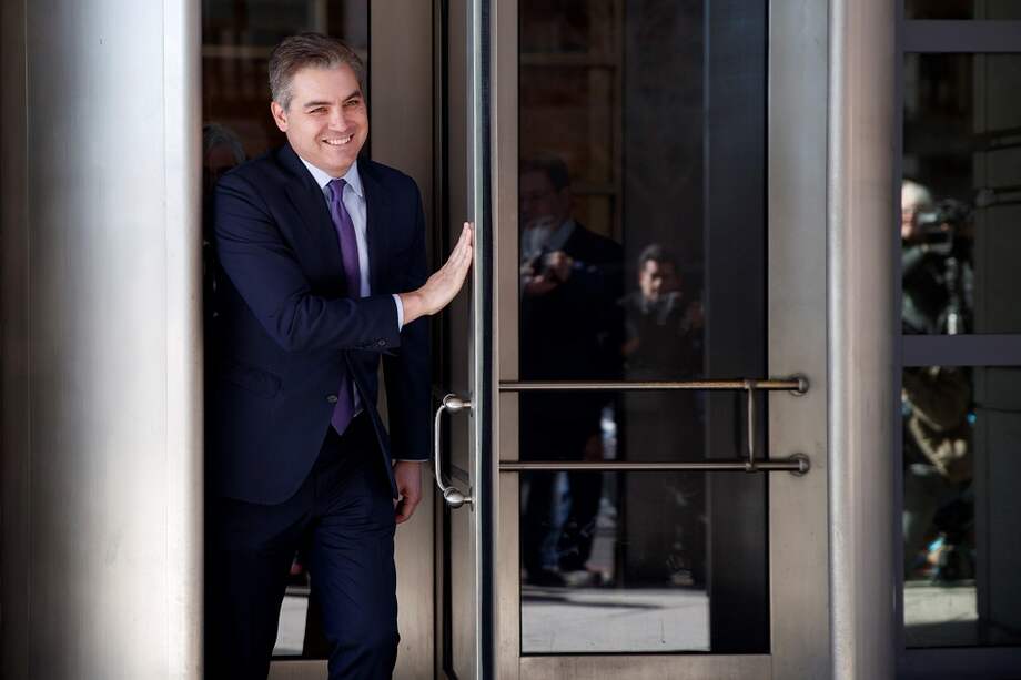 El periodista de la CNN, Jim Acosta, a su salida de la Corte Suprema de las Estados Unidos. / EFE