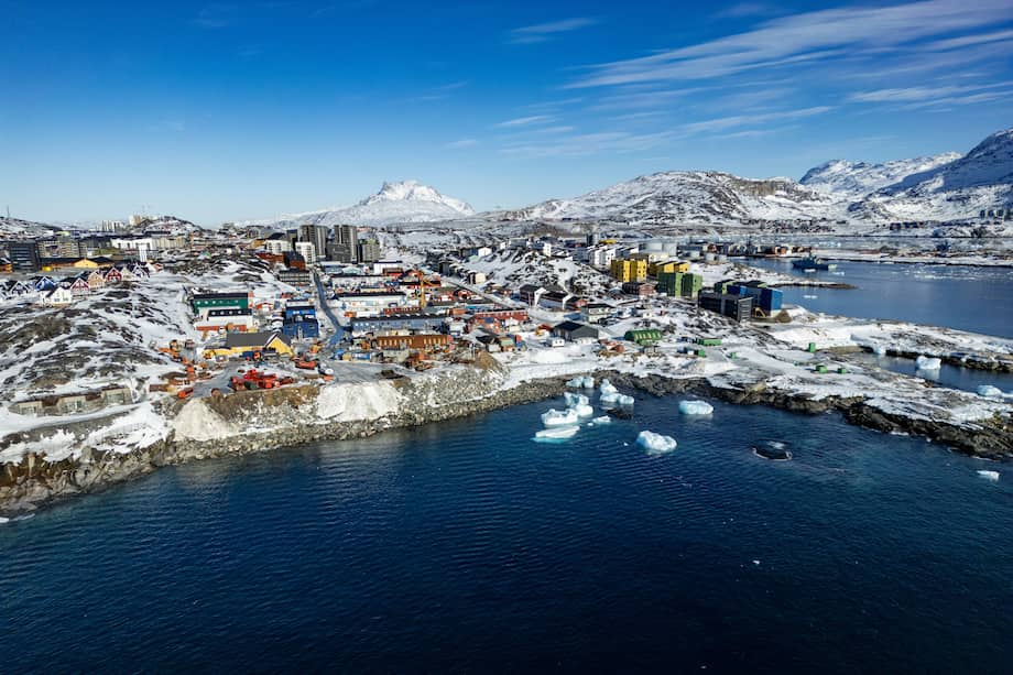 Vista aérea de Nuuk, capital de Groenlandia, cuya política exterior y de defensa depende de Dinamarca.