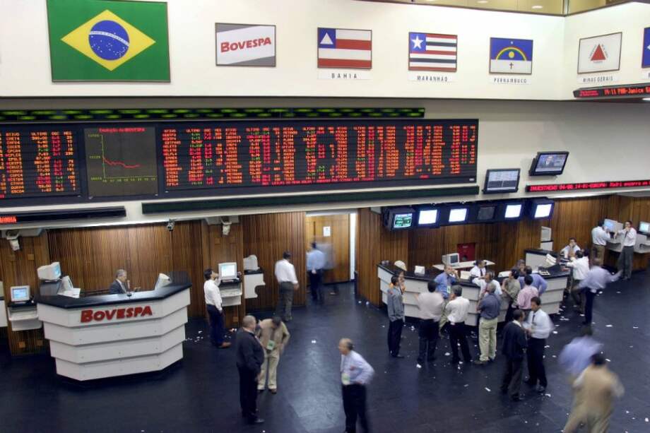 Los compradores deben saber elegir y mantener una posición de largo plazo,dicen analistas. / Bloomberg News