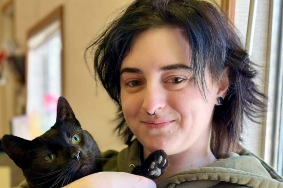 Ravi fue entregado a una clínica veterinaria por su anterior familia, que lo consideraba “demasiado cariñoso”.