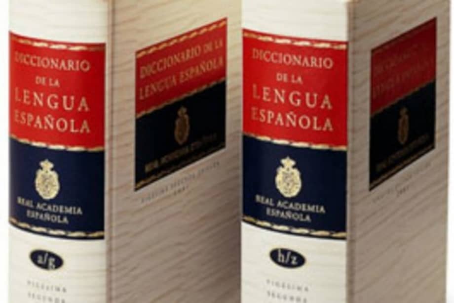 RAE pide cuidado y responsabilidad al escribir en internet