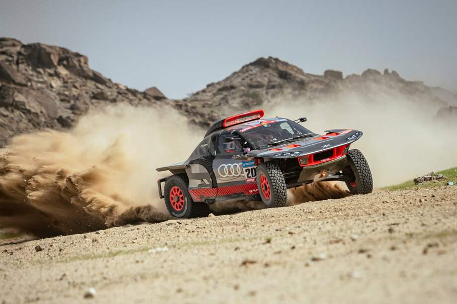 El español Carlos Sainz, en un Audi, ganó la primera etapa del Rally Dakar 2023, en Arabia Saudita.