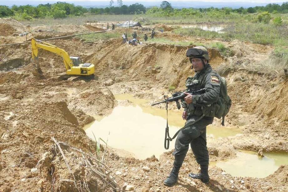 Productores abandonan cultivos ilícitos para dedicarse a minería ilegal