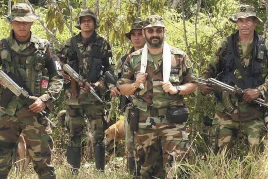 ‘Jorge 40’ (de gafas) era el comandante ‘para’ más influyente del Magdalena. / Archivo