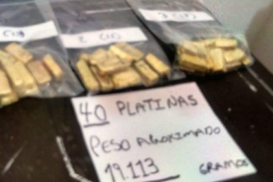 Las 40 platinas de oro que la antigua guerrilla entregó el pasado 20 de marzo en Ituango (Antioquia). / Prensa Farc