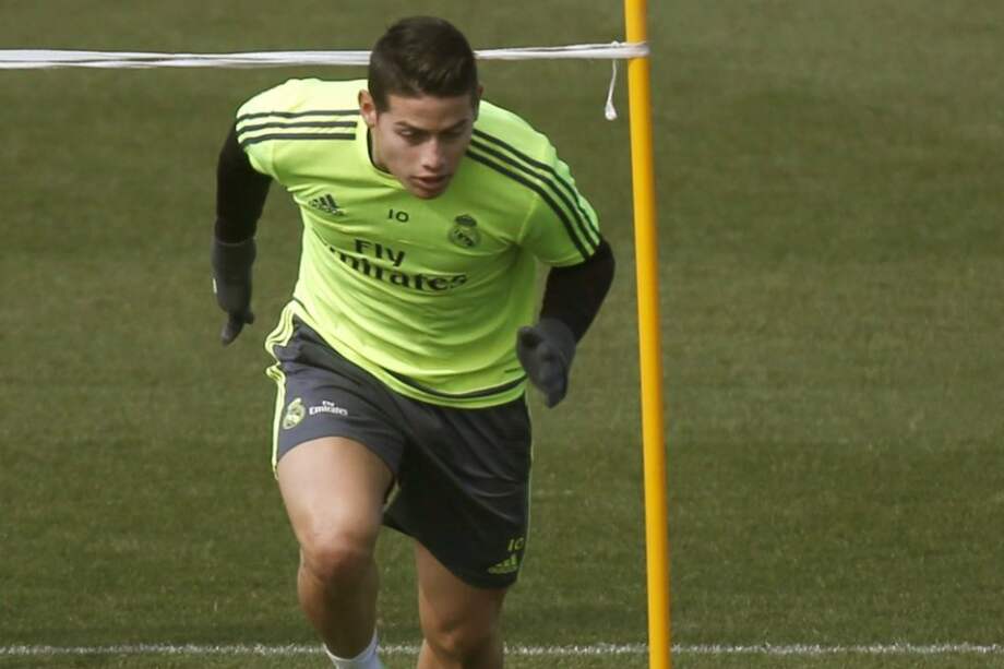 James Rodríguez durante el entrenamiento de Real Madrid este viernes, preparatorio para el juego del sábado por Liga contra Celta de Vigo. / EFE
