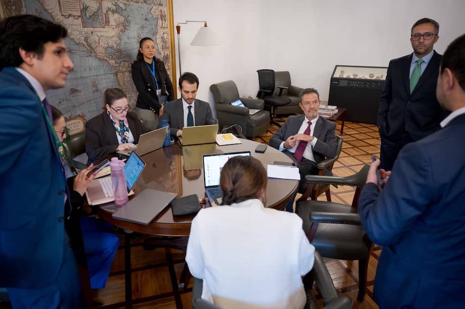 El canciller Omar Bula adelanta reuniones para tomar medidas frente a la ayuda ofrecida para el terremoto.