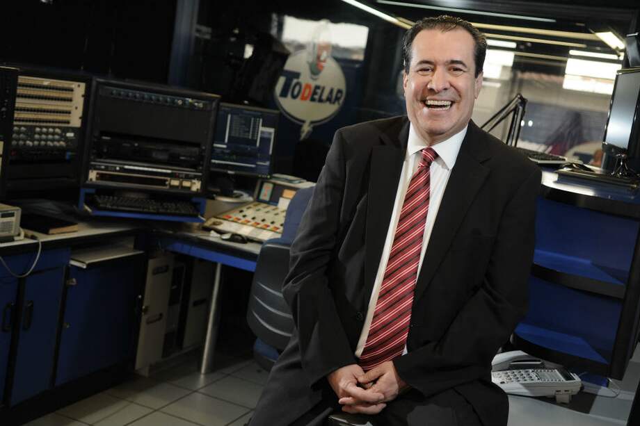 Édgar Artunduaga lleva cuarenta años en la radio colombiana, aunque también tuvo un paso fugaz por la política. / Gabriel Aponte - El Espectador