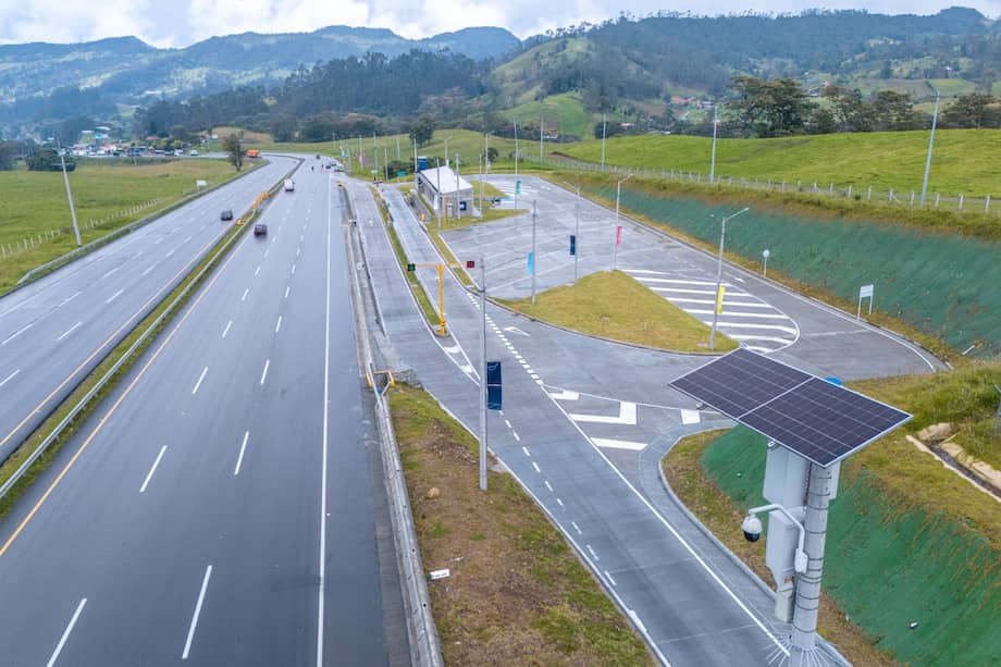Además, se incrementó en un 50 % la capacidad de atención en vía, con más grúas, ambulancias, carros-taller y equipos de inspección, junto con la implementación de medidas como contraflujo en el tramo Melgar–Boquerón para el retorno.
