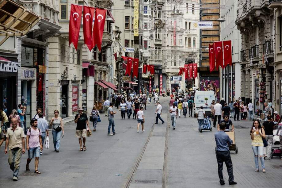 El turismo es una fuente fundamental de divisas para financiar déficit de cuenta corriente de Turquía. / Bloomberg