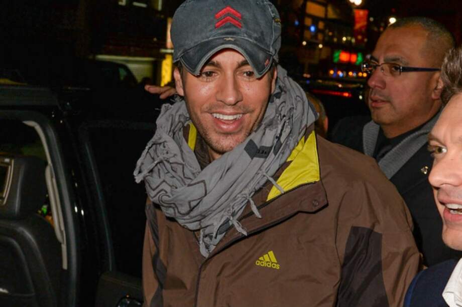 Enrique Iglesias confiesa que le gusta nadar desnudo