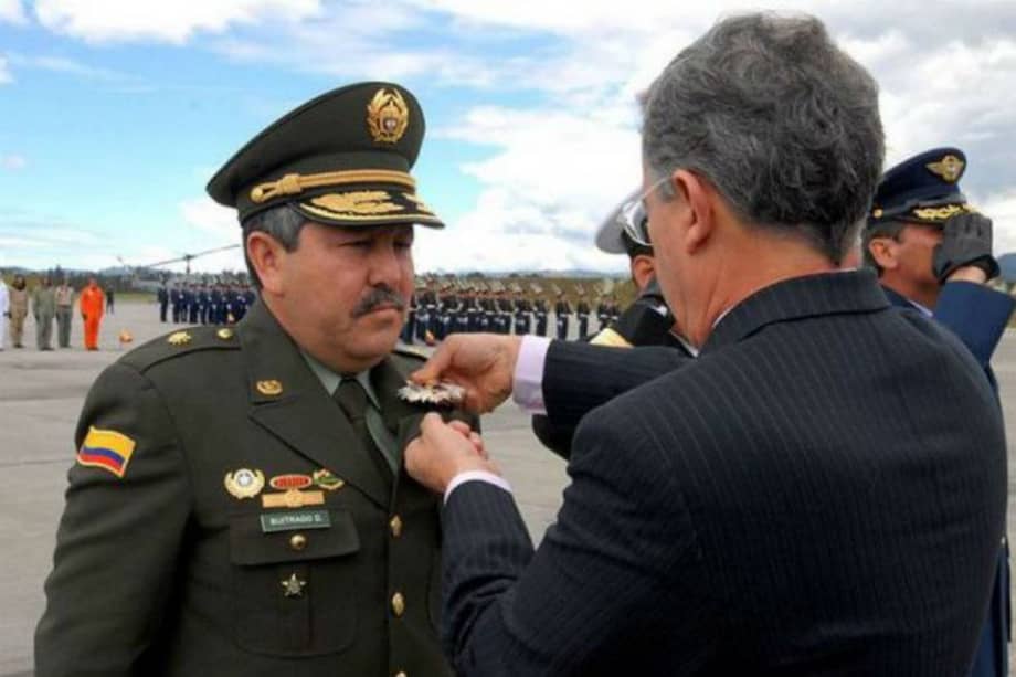 Fiscalía citó a indagatoria al general (r) Flavio Buitrago por lavado de activos