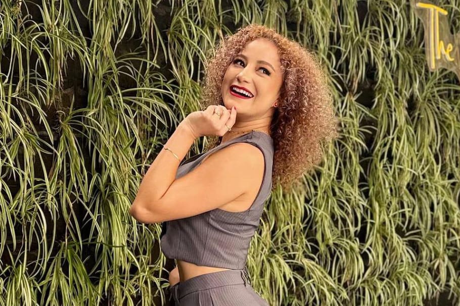 De acuerdo con medios locales, Mayra comenzó a sentir un fuerte dolor abdominal y fue trasladada de urgencia a una clínica privada.