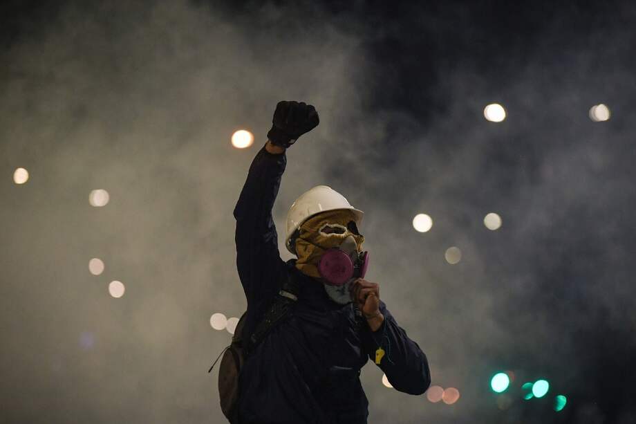 La conmoción interior es un estado de excepción que prevé la Constitución en caso de grave perturbación del orden público.