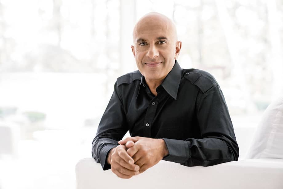 Robin S. Sharma nació en 1965 y reside en Toronto, Canadá. Es autor de varios libros con éxito internacional y es un experto reconocido en liderazgo y desarrollo personal.