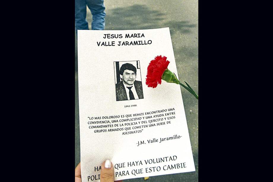 Imagen captada por Jesús Abad Colorado hace 18 años, luego del asesinato del defensor de derechos humanos Jesús María Valle