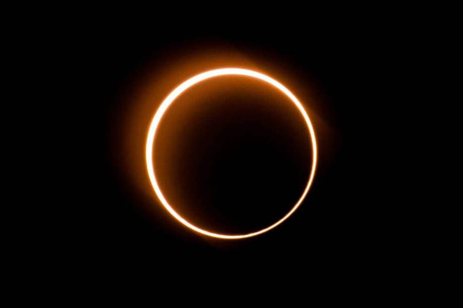 Imagen del eclipse captada desde Malasia. / AFP
