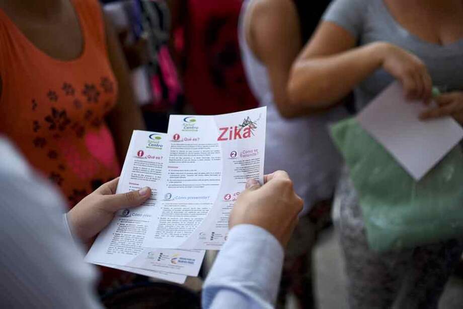 Brasil inició una intensa campaña para intentar eliminar los posibles criaderos de las larvas del mosquito Aedes aegypti. / AFP