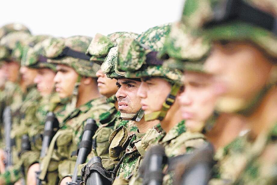 Soldados del Ejército Nacional. EFE/MAURICIO DUEÑAS