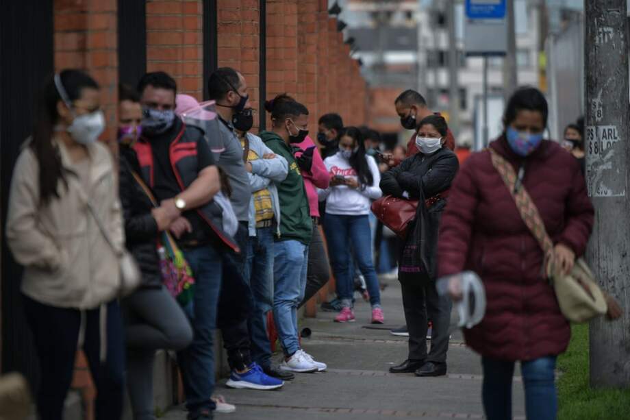 Causa una disonancia que, desde el Gobierno nacional, se decrete una medida que incentiva que las personas salgan. ¿Nadie pudo prever las aglomeraciones indebidas que se iban a producir? / Foto: Jose Vargas Esguerra - El Espectador