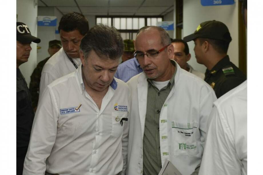 Santos visitó este jueves el centro asistencial en el que permanece el menor que sobrevivió al ataque en Florencia. /Presidencia