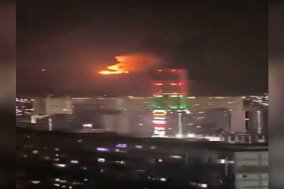 Varias detonaciones y explosiones en la madrugada de este sábado en Caracas.