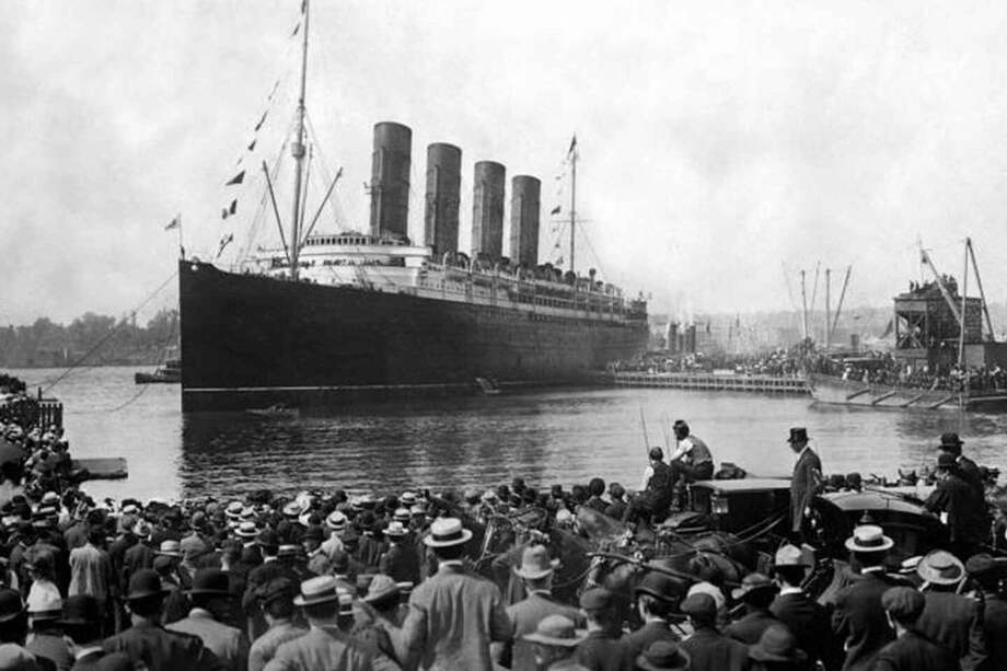 Durante la venta también se ofrecieron otros objetos relacionados con el Titanic, como un reloj que perteneció a un pasajero de segunda clase y una manta, probablemente utilizada en las operaciones de rescate de pasajeros.