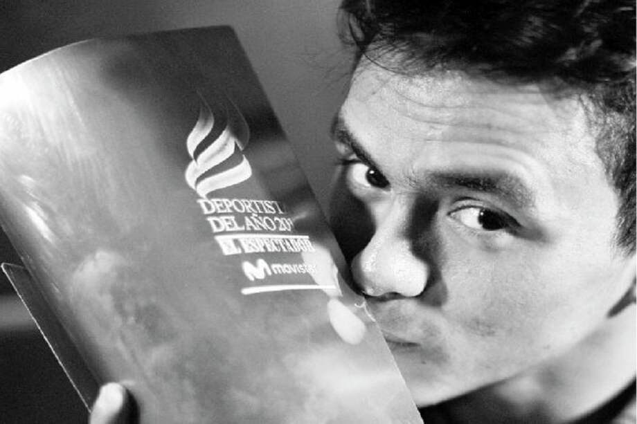 En abril Jossimar Calvo se coronó campeón de la Copa del Mundo en barras paralelas.