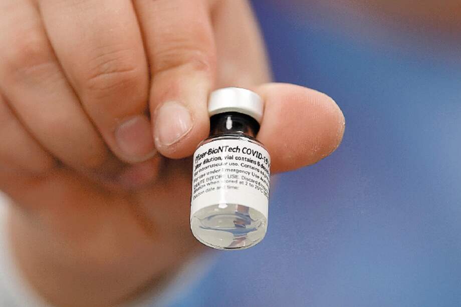 El anuncio de la FDA solo aplica para Pfizer y Moderna. Aún necesita el visto bueno del CDC.