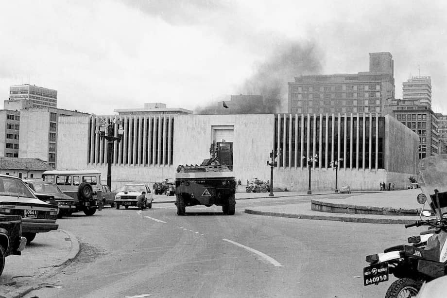 Imagen histórica del Palacio de Justicia durante la toma en 1985. / Archivo El Espectador.