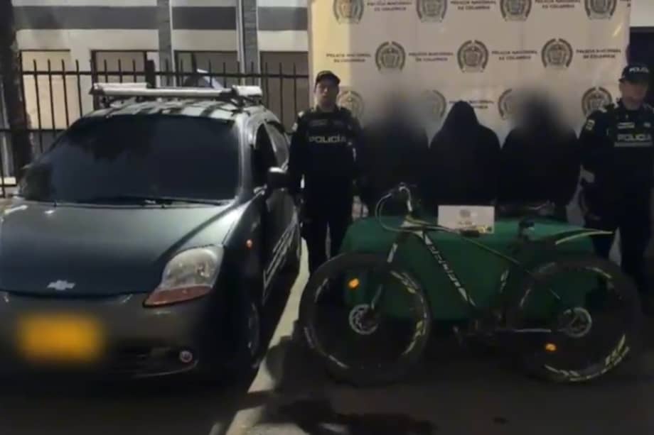 Tres personas fueron capturadas. Uno de los implicados salió de prisión hace seis meses tras cumplir una condena por hurto. Entre los responsables también fue aprehendido un menor de 17 años.